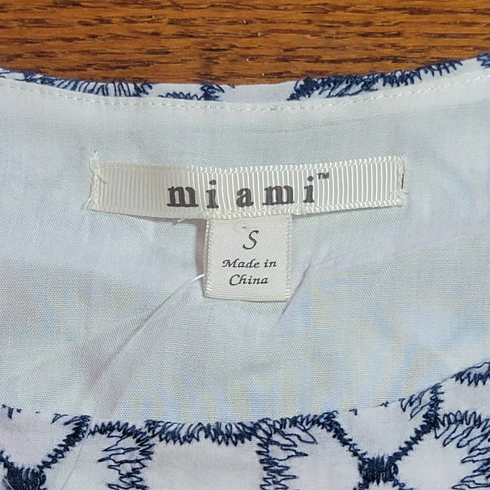 NWT Francesca's Miami Sleeveless Top Blue‎ Embroidered Floral Tank Size Small